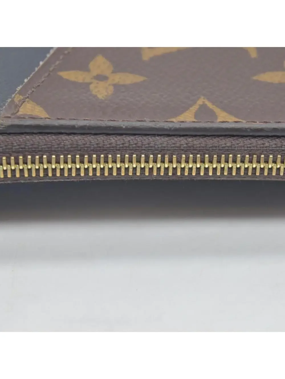 $675 Louis Vuitton  Monogram Recto Verso Card Holder RFID